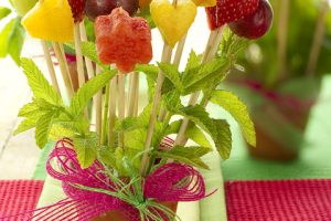 Maceta de fruta fresca: un postre vistoso y muy sano
