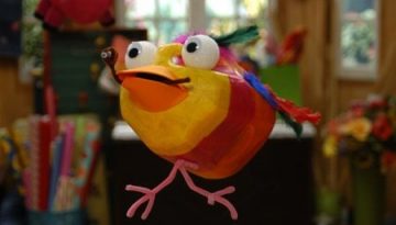 Piñata de ave con materiales reciclados